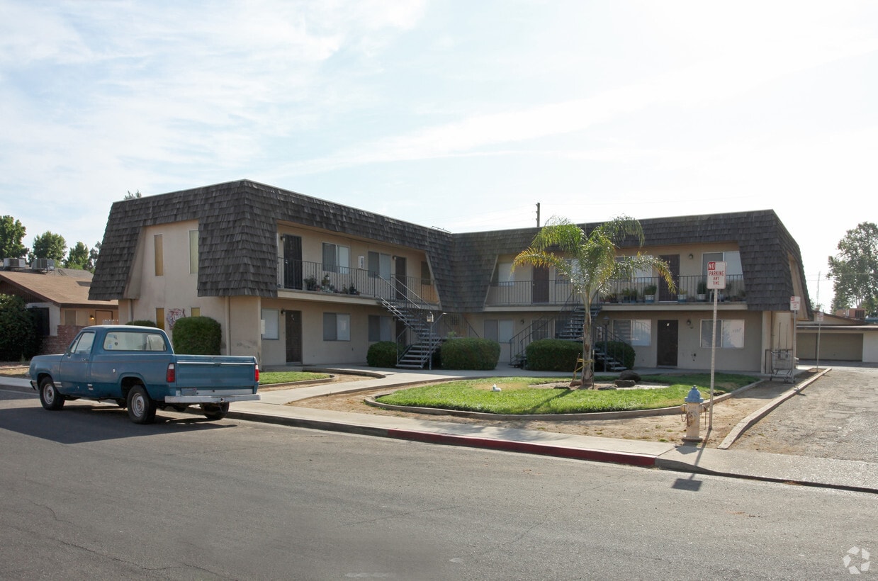 1050 N Bates Ave, Dinuba, CA 93618 Apartments in Dinuba, CA