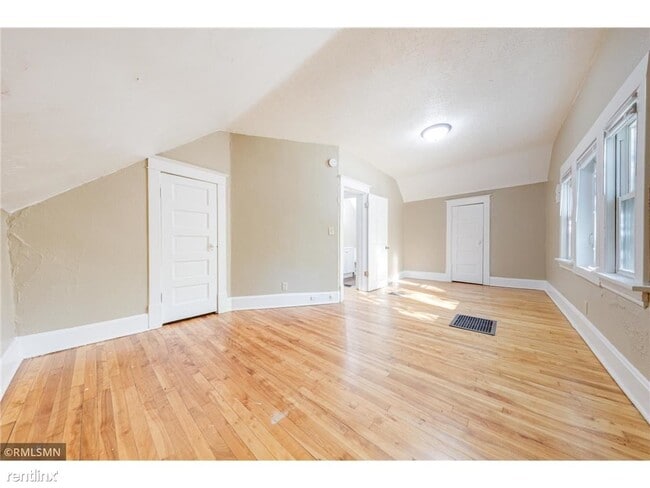 Foto del edificio - Room for Rent, 1 bath House - 3842 Fremont...
