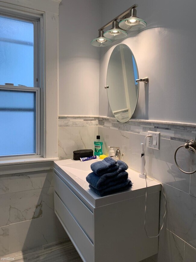Foto del edificio - 5 br, 2 bath  - 1440 Ella T Grasso Blvd