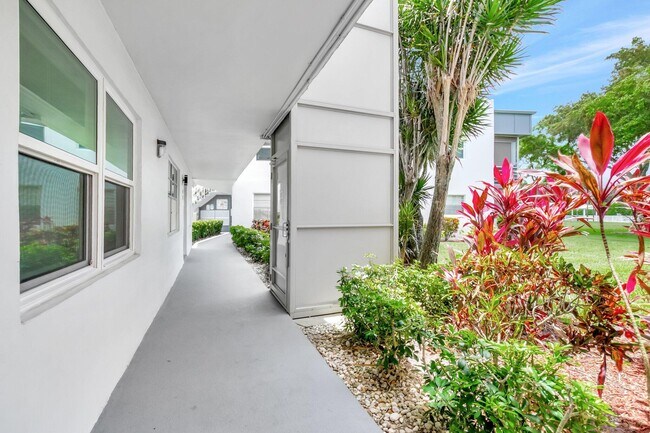Foto del edificio - 422 Normandy Ln