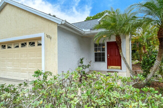Building Photo - 1028 Laurel Ave
