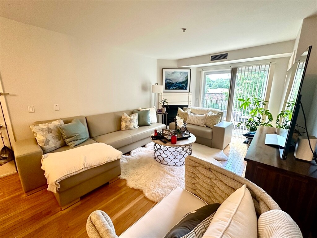 60 Broadlawn Park Unit 3C, Boston, MA 02467 Condo for Rent in Boston