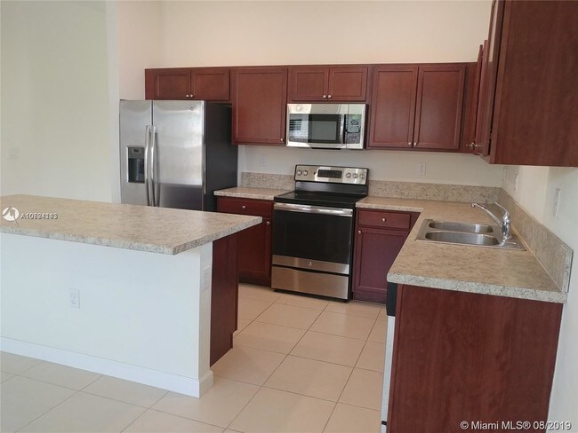 Building Photo - 204 SE 35th Ave