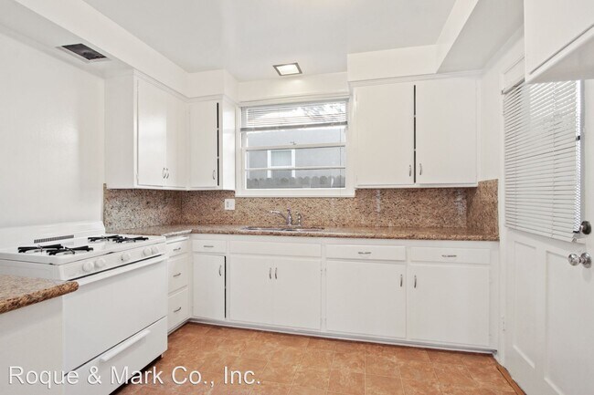 Building Photo - 1 br, 1 bath Apartment - 1692 Manning/1066...