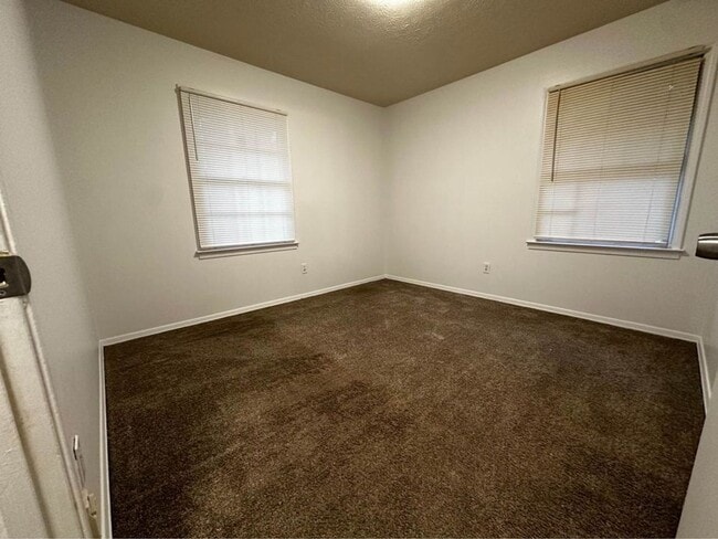 Building Photo - For Rent – 3 Bedroom / 1 Bath Home