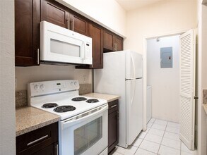 Building Photo - 6500 Harbor Town Dr