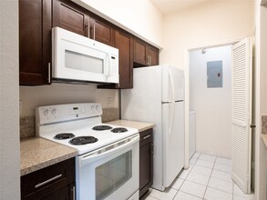 Building Photo - 6500 Harbor Town Dr