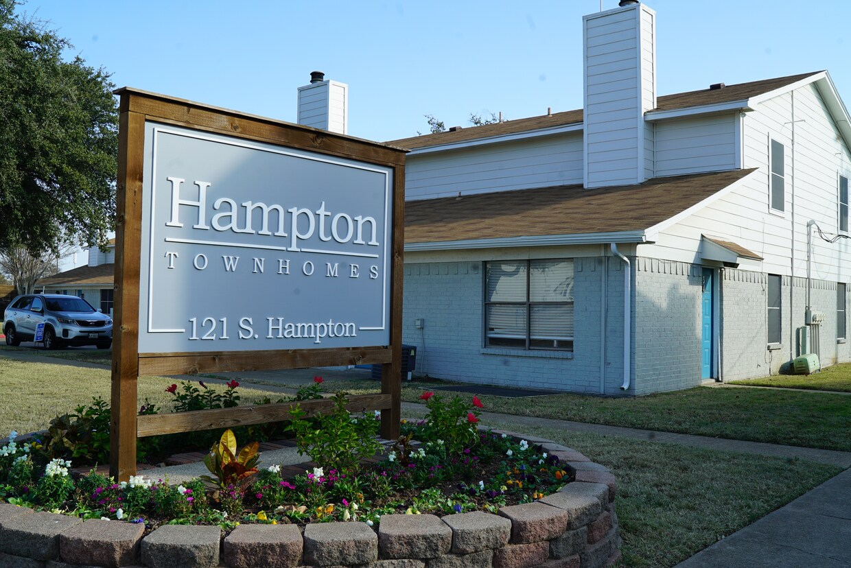 Hampton Townhomes Apartments in Crowley, TX