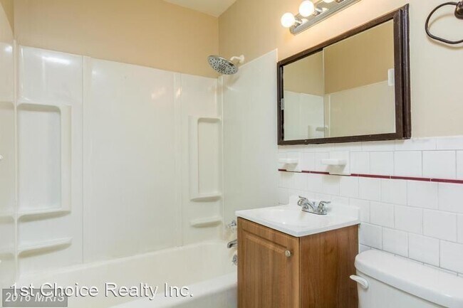 Building Photo - 3 br, 2 bath Apartment - 521 Kent Circle