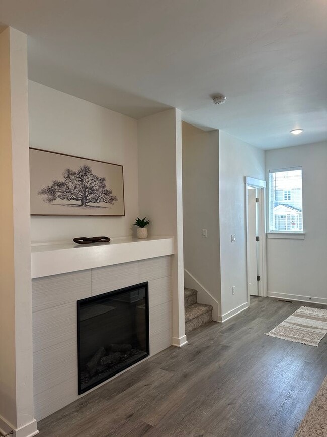 Building Photo - Like-New Home in Desirable Luderman Crossing!