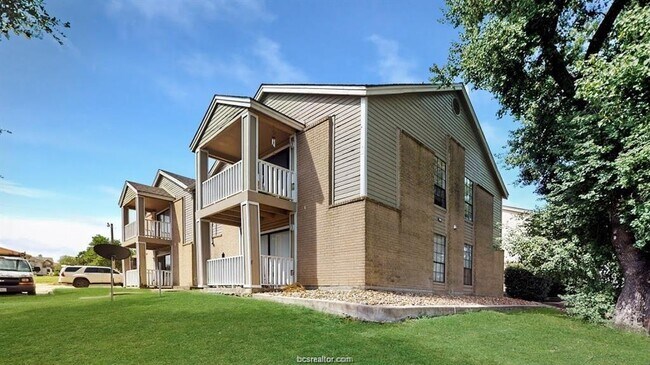 Building Photo - 1014 Autumn Cir