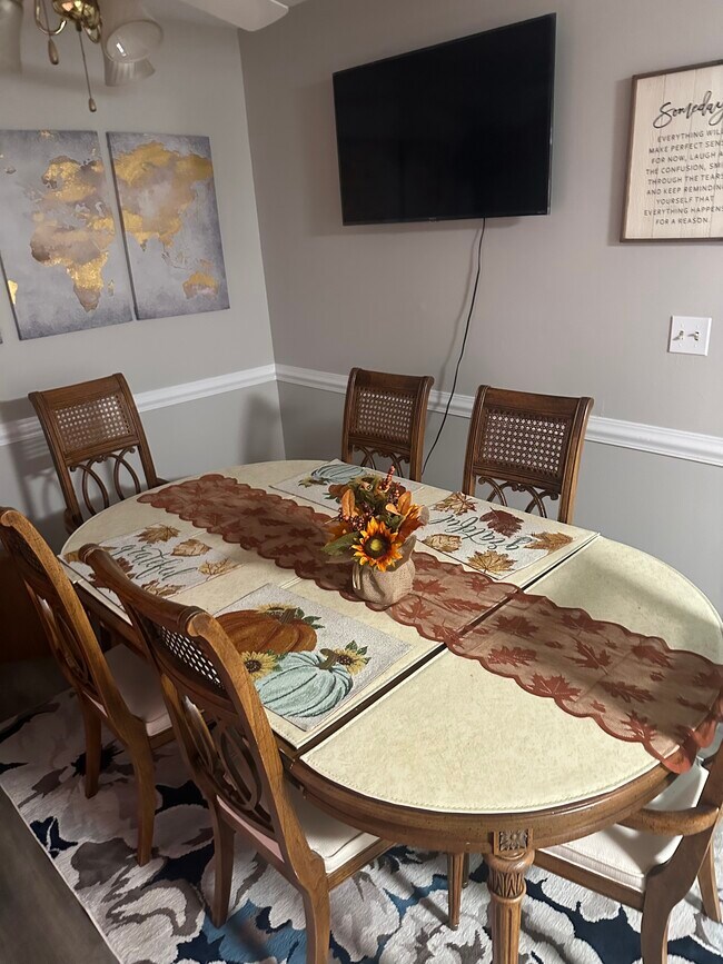 Foto del edificio - 9824 Oakshire Dr