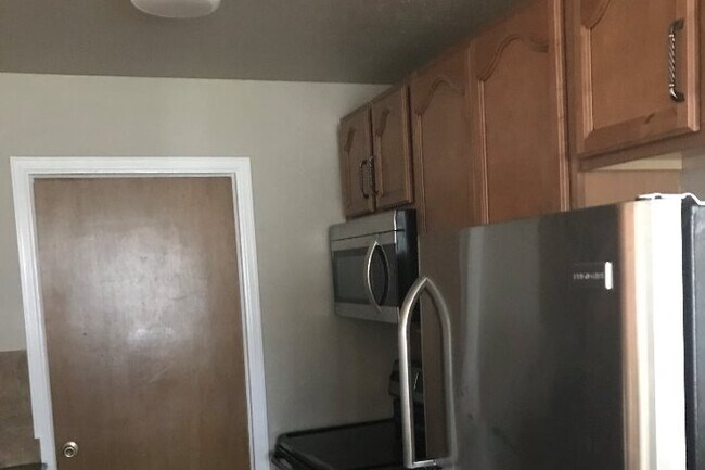 Kitchen - 4279 Monroe Dr