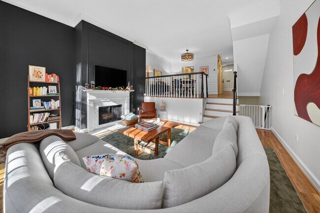 Building Photo - 4453 Westover Pl NW