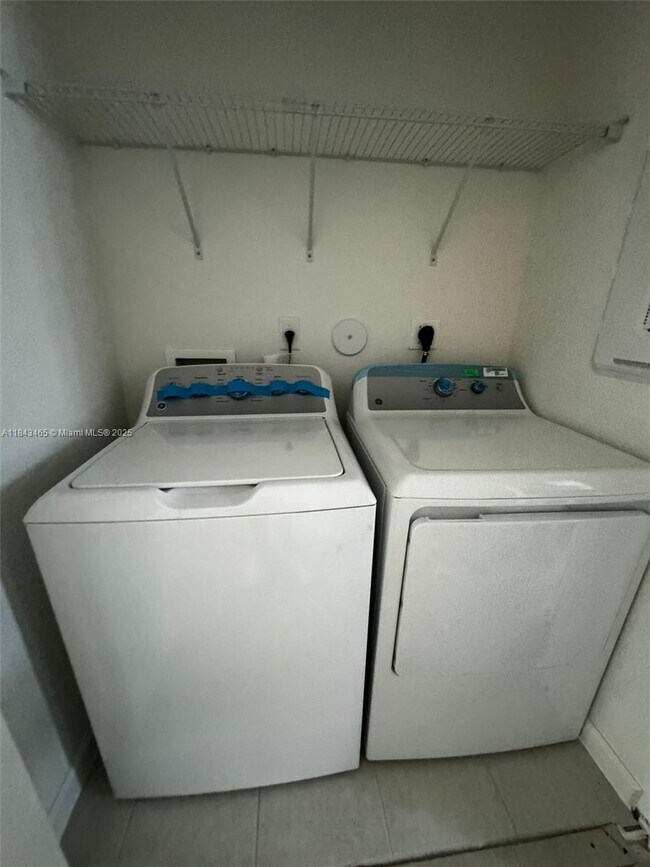 Foto del edificio - 23052 SW 129th Pl