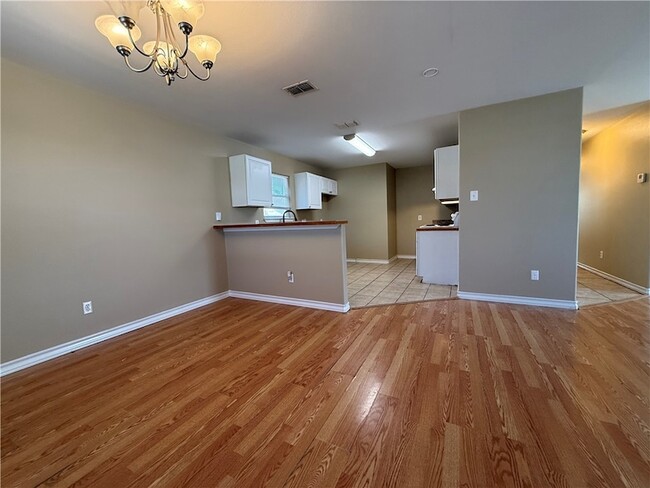 Foto del edificio - 512 Lakeside Dr
