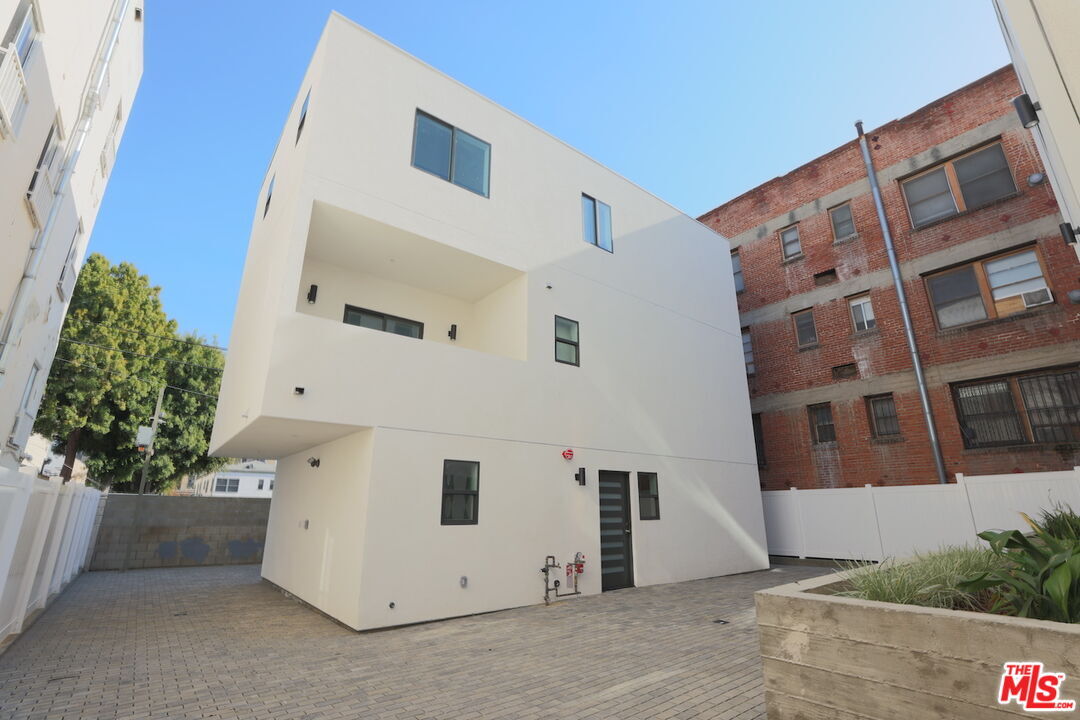 Foto principal - 1420 N Kingsley Dr