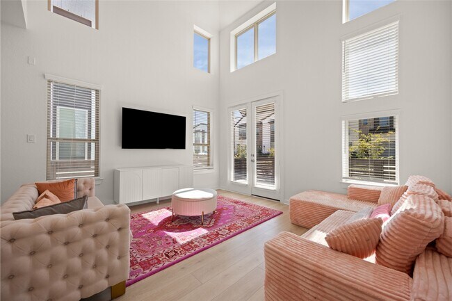 Foto del edificio - 19726 Curved Steel Dr