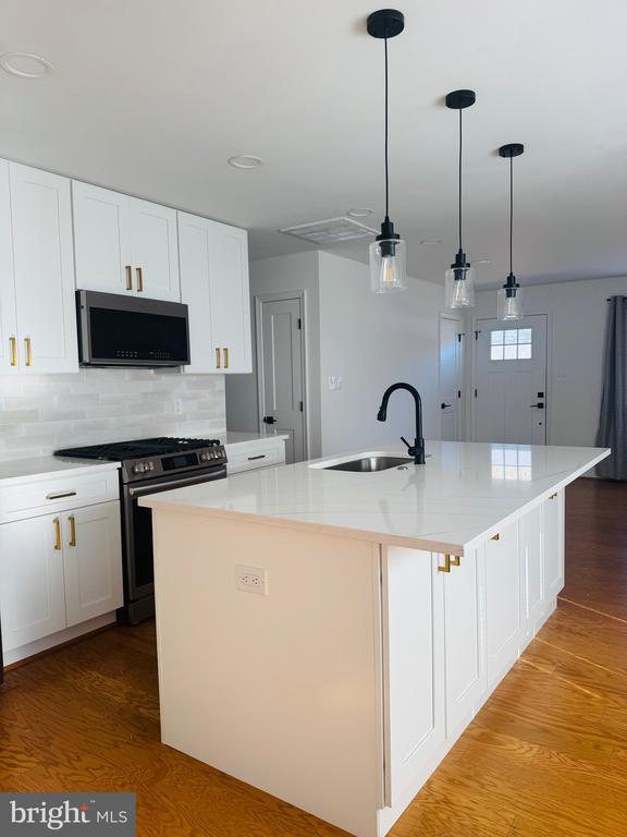 Building Photo - 14332 Belleville Ave