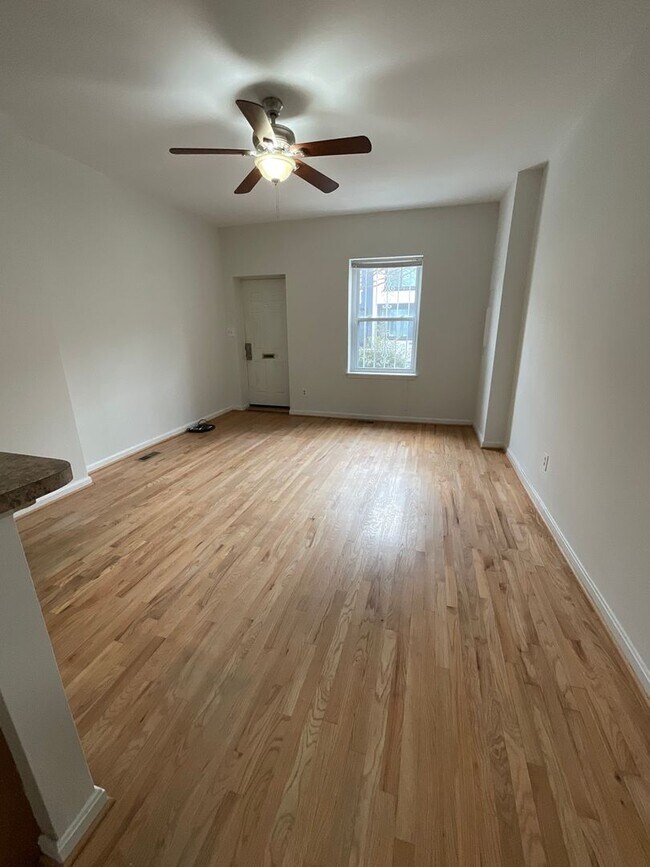 Foto del edificio - 211 Bates St NW