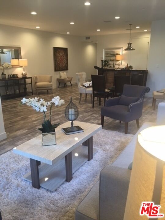 Foto del edificio - 1445 S Fairfax Ave