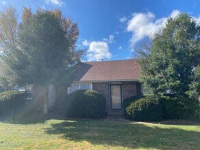 Building Photo - 118 Creekwood Ave