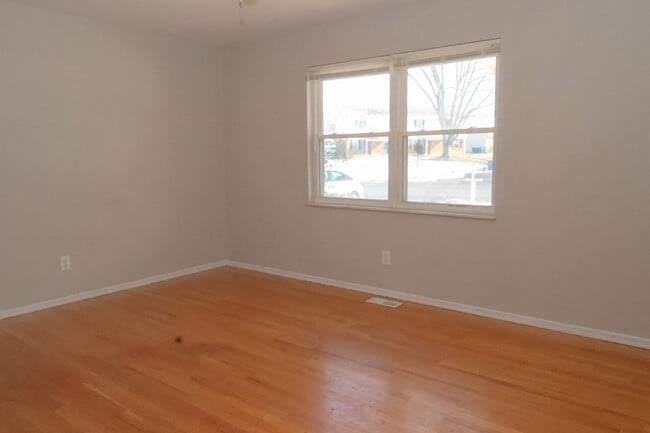 Building Photo - 833-835 Cole Blvd