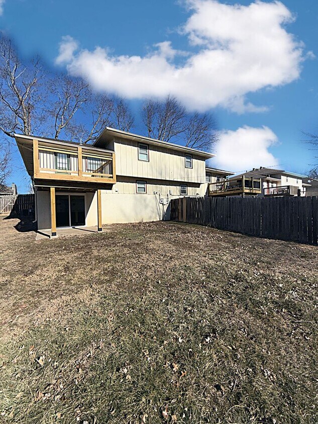 Building Photo - More Pictures coming soon! 3/2 townhome in Blue Springs!