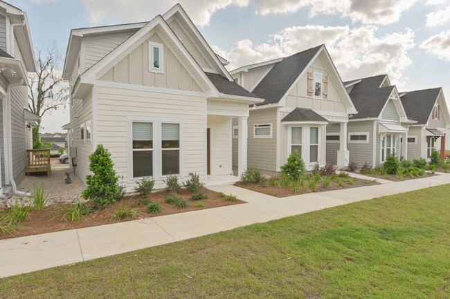 Building Photo - Beautiful New Construction 3/2.5 Home, Loc...