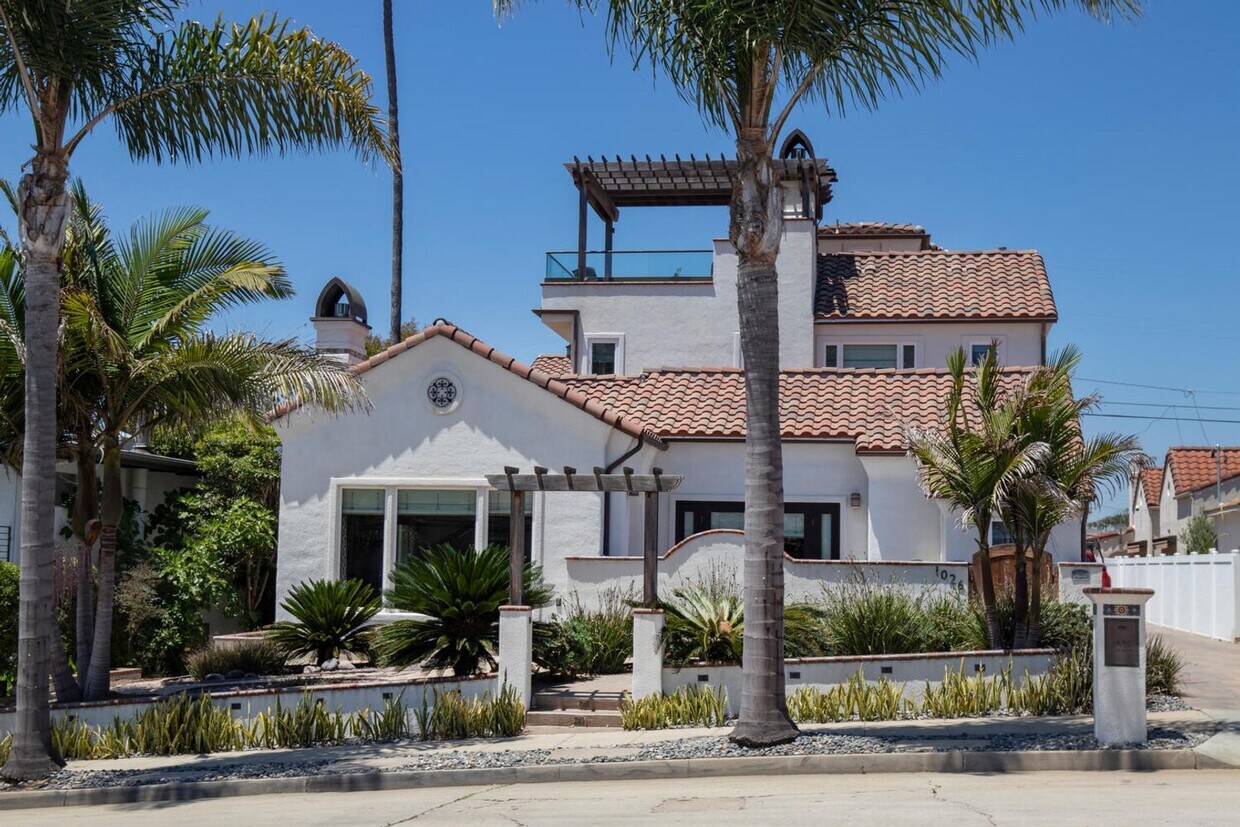 Primary Photo - Prestigious Ocean View Retreat – Fully Rem...