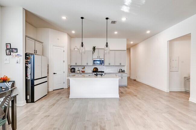 Foto del edificio - 2824 Stone Branch Dr