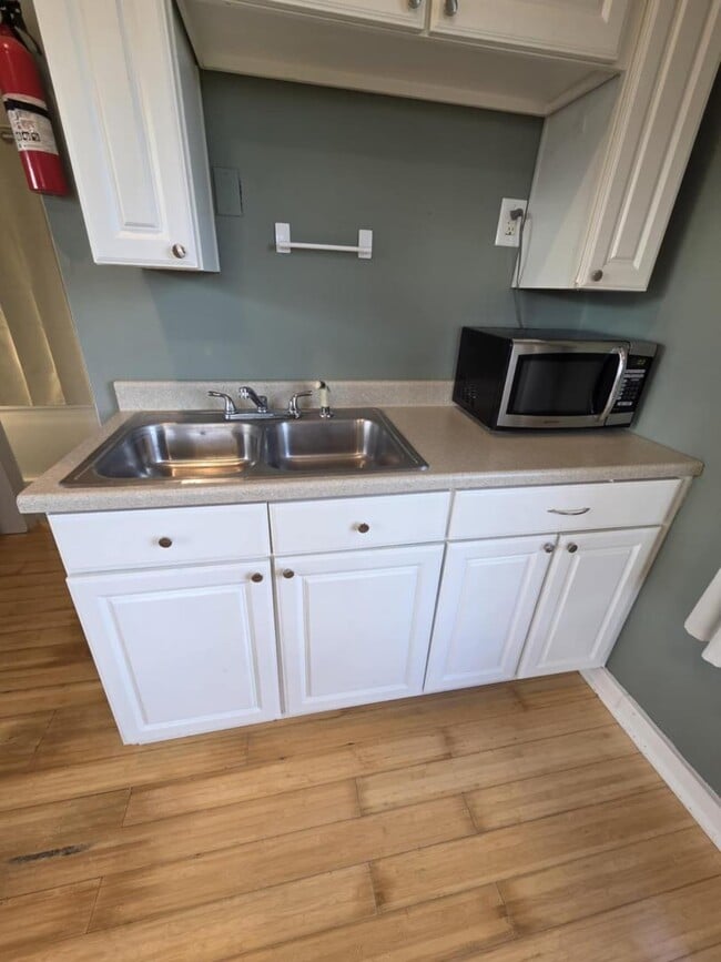 Building Photo - 7339 Manns Dr