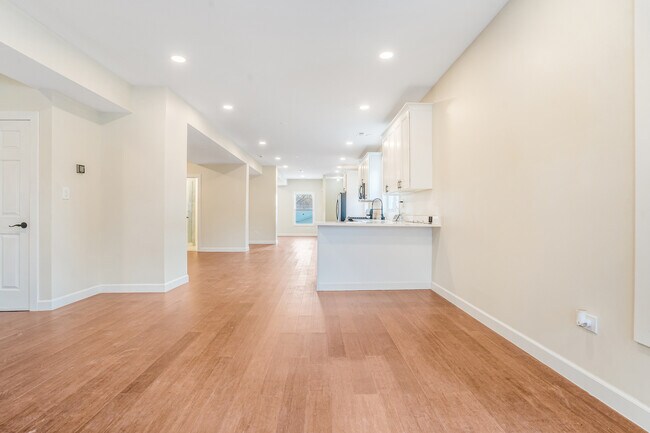 Building Photo - 4019 N Tripp Ave