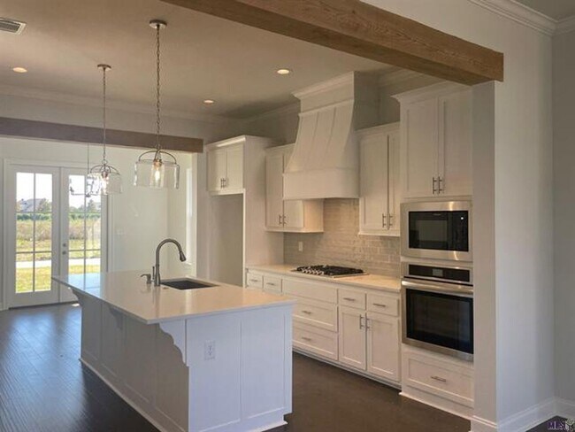 Building Photo - Stunning home in Waters Edge!