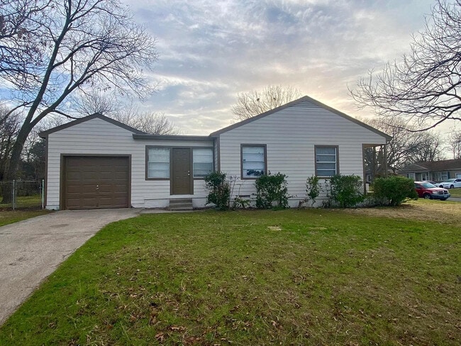 Building Photo - Room in House on Glengariff Dr