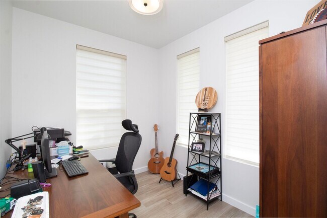 Building Photo - 1415 Key Deer Dr