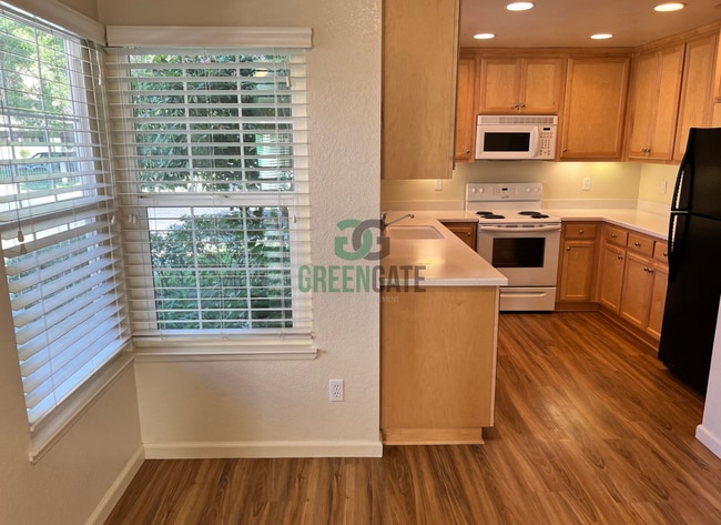 Building Photo - 2701 Marina Dr
