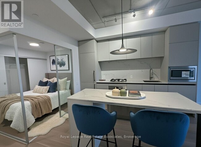 Photo du bâtiment - 1720 Bayview Ave