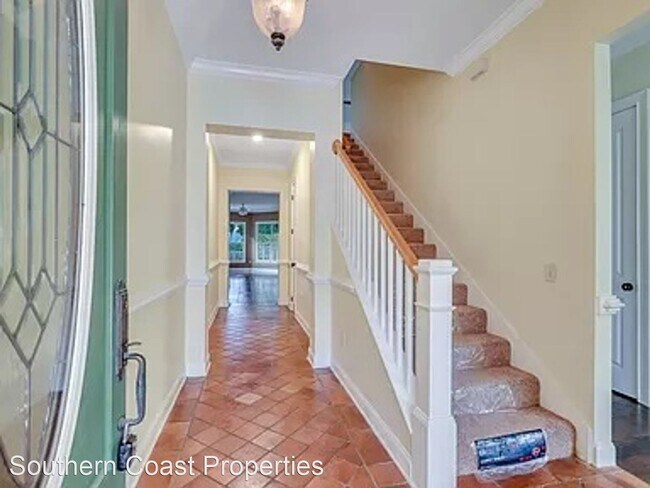 Building Photo - 3 br, 3 bath House - 211 Village Drive