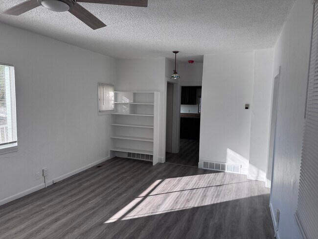 Foto del edificio - 291 N Washington Blvd