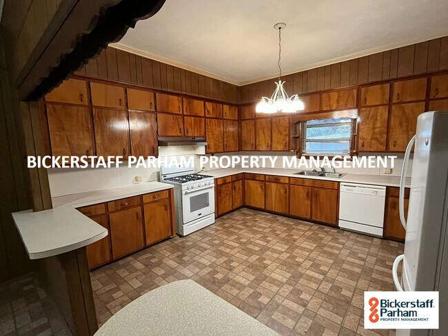 Foto del edificio - Discover the charm, comfort, and serenity of this beautiful Bibb City home