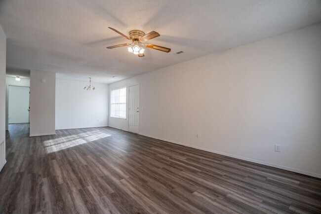 Building Photo - 1518 N Bernice Dr