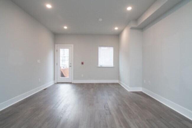 Building Photo - 5432 Pine St