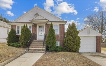 Building Photo - 196 Wardlaw Ave