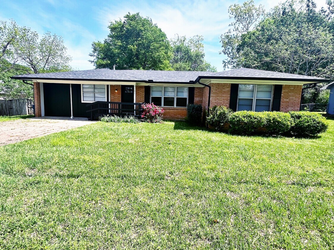 Foto principal - 104 Lakeview St