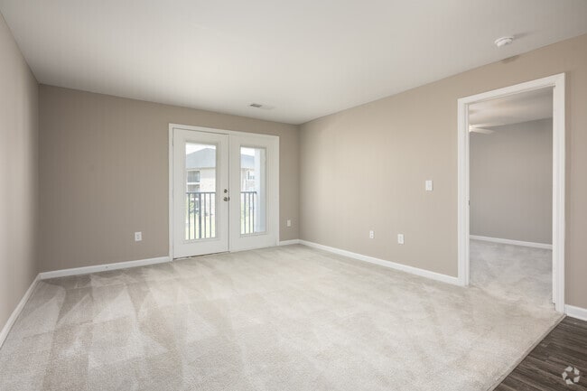 2 habitaciones, 2 baños, balcón - 1184 pies cuadrados - Sala de estar - Woodland Heights of Greensboro