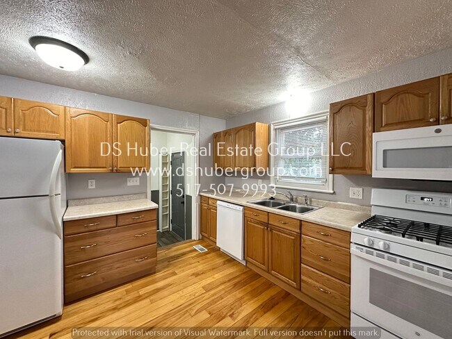 Building Photo - Beautiful 2 Bed 1 Bath House With Fully Fe...