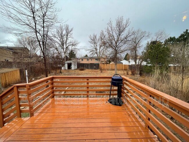 Building Photo - 2029 Whitehorn Dr W