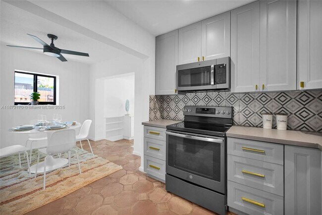 Foto del edificio - 121 NW 55th St