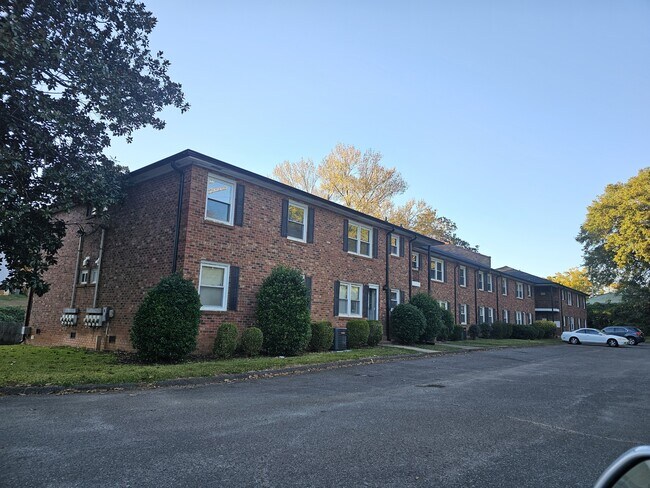 Foto del edificio - 718 E Maple Ave